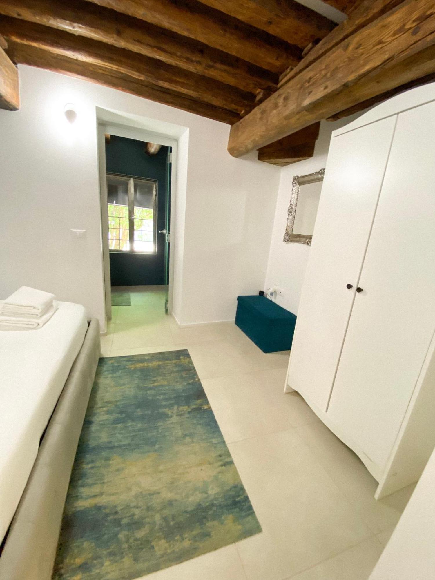 Isa Lovely In Apartamento *